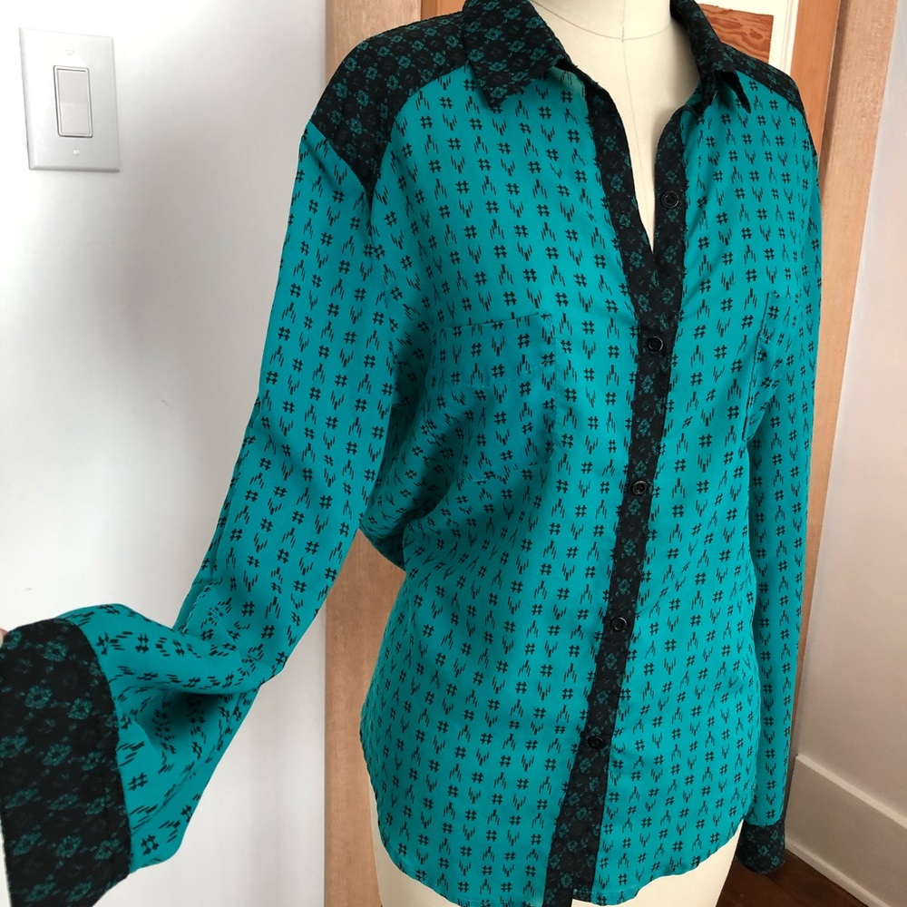 Black and green shirt size XL